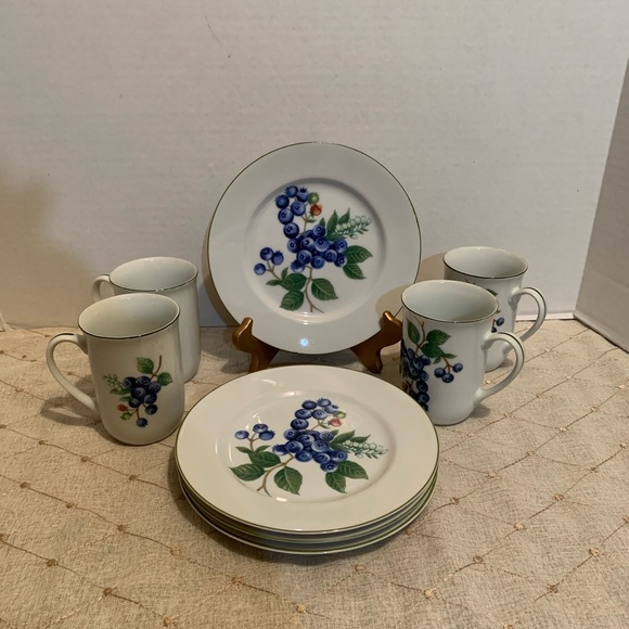 8 pc mug and desert plate set with blueberry motif - Picture 3 of 9